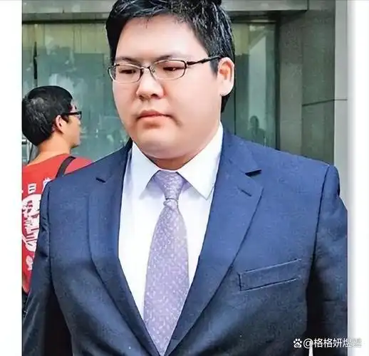 "香港教父"向华强:助李连杰帮刘德华,遭崩牙驹百人围攻险丧命