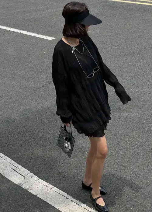 ootd黑酷又小女人的穿搭