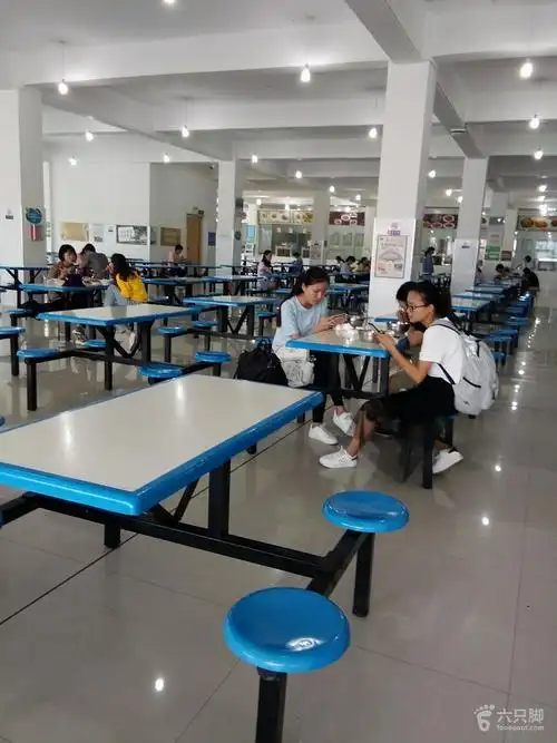 平时第一次作业食堂内部