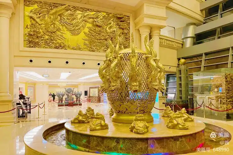 写美篇  【华西村龙希国际大酒店】位于江苏省江阴市,是华西村为迎接