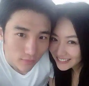 一年后,白冰便和丁一举办婚礼,在丁一老家商丘市的酒店举行了盛大的