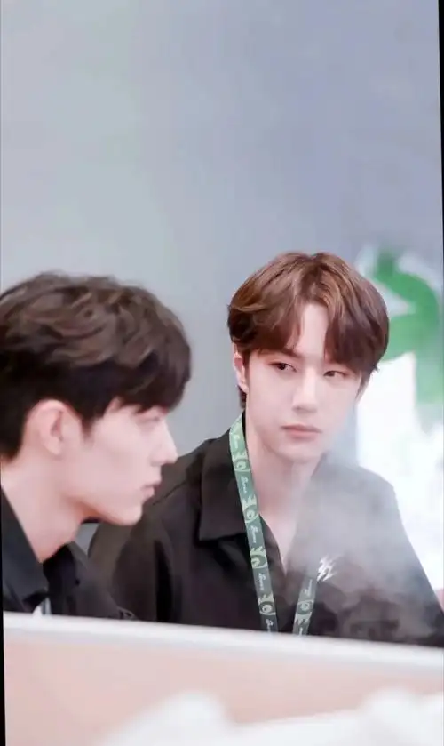 肖战王一博#弟弟看哥哥的眼神