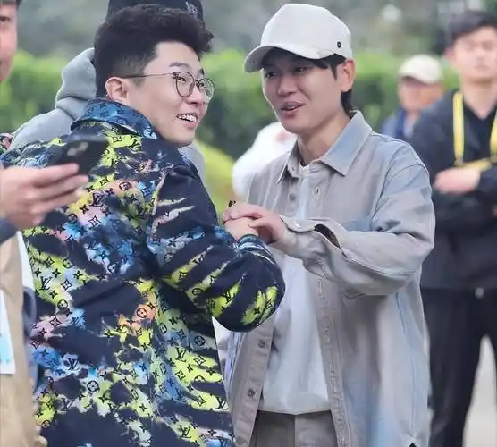 德云社西安专场结束,粉丝应援很是给力,孟鹤堂不愧是德云社顶流