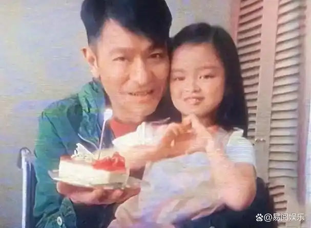 不过也有网友却觉得刘德华管的有些太严,应当给孩子充足的个人空间才