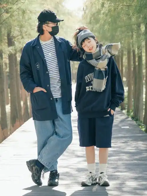 恋爱日常拍照180和156干净同色系情侣穿搭