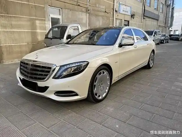 390万的奔驰迈巴赫s600,2015款首代白色定制版,现在90万难卖出