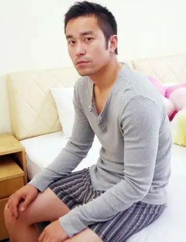 [明星新闻]张孝全自曝目前单身 默认与圈外女友七年情灭