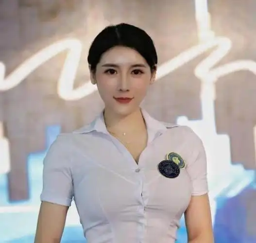 95年健身女神刘太阳身材凹凸有致惹人羡被称中国版卡戴珊