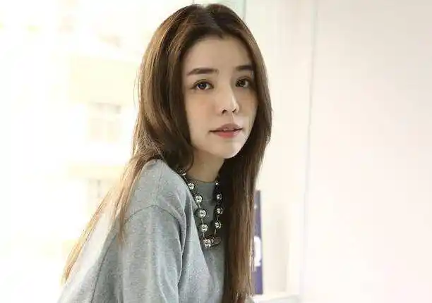 柯震东前女友自曝曾为初恋男友弃工作 遭公司雪藏