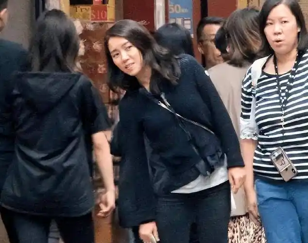 黎明罕见携妻女露面,小21岁助理老婆长相普通但气质清纯