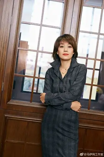 马伊琍的气质是有多好长裙下穿西裤居然不丑普通人hold不住