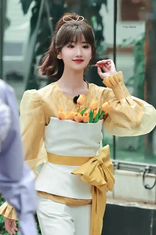 毛晓彤蝴蝶结高马尾##毛晓彤郁金香公主