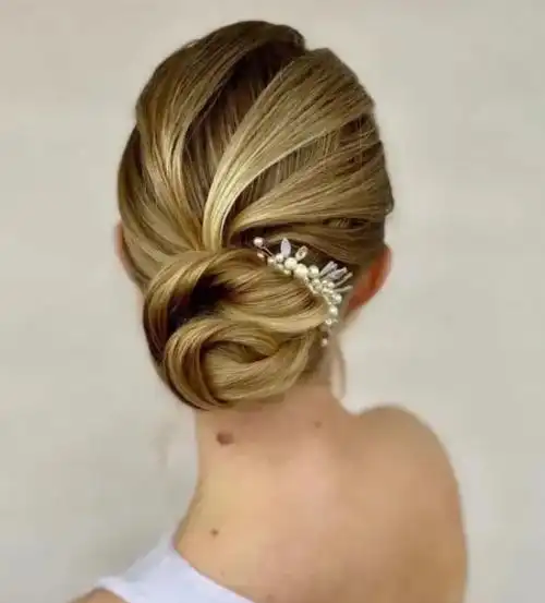 法式低发髻盘发 简单优雅显气质_盘发发型 - 美发站