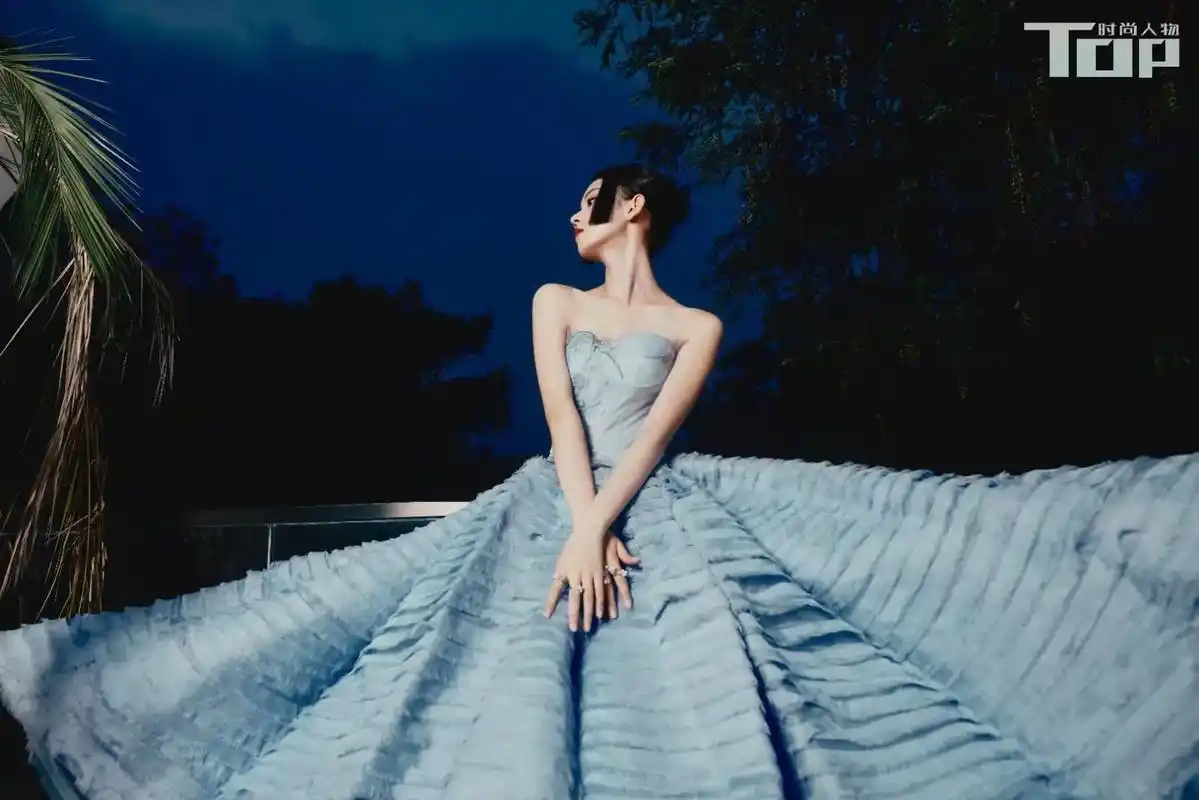 #陈瑶 tops时尚人物九月刊封面 溪间袅袅 - 抖音