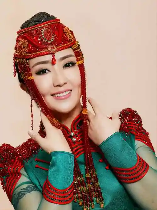 p>格格,原名蒙克其其格,8月1日出生于内蒙古自治区赤峰市克什克腾旗