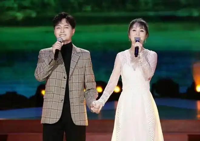 歌手云飞对前妻不闻不问把小7岁娇妻宠成公主高月差哪儿了