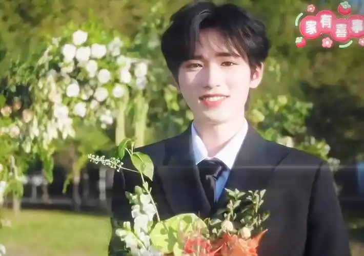 宋亚轩西装革履 带着捧花来娶你啦#宋亚轩