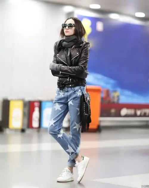 宋佳着私服现身机场