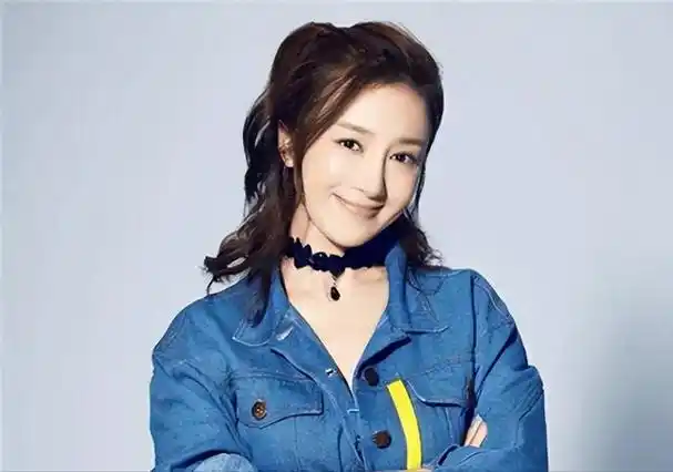 李依晓被誉为古装女神却从被狗咬伤脸今用实力证明自己