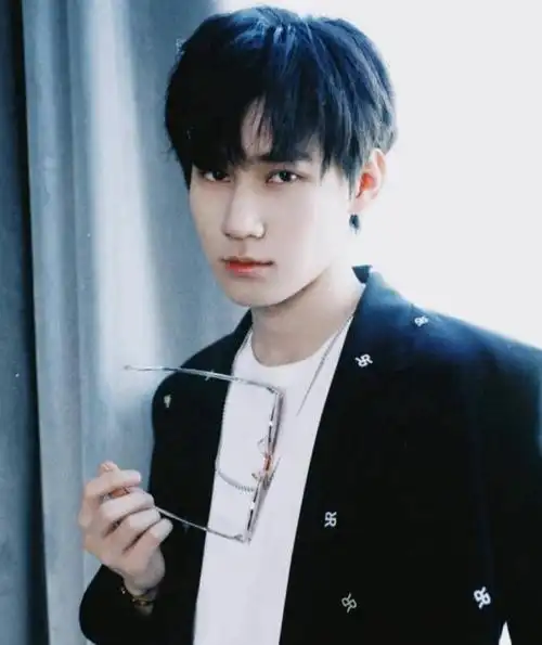 时代少年团张真源有多高