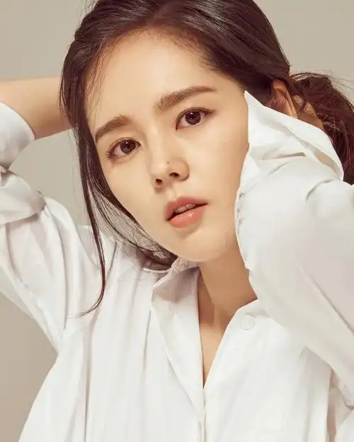 韩佳人嫁人16年公公忽上电视表扬漂亮儿媳只要不一直吃素就行