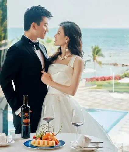 35岁吴敏霞结婚4年再拍婚纱照,与老公全程对视,身材不输女星