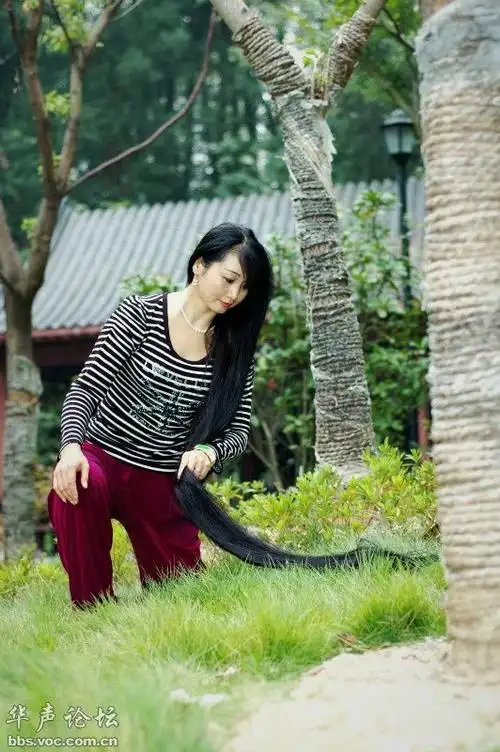 不知名的及地长发女