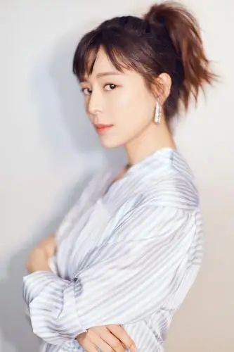 张静初最新电影感写真双重风格绽无限魅力