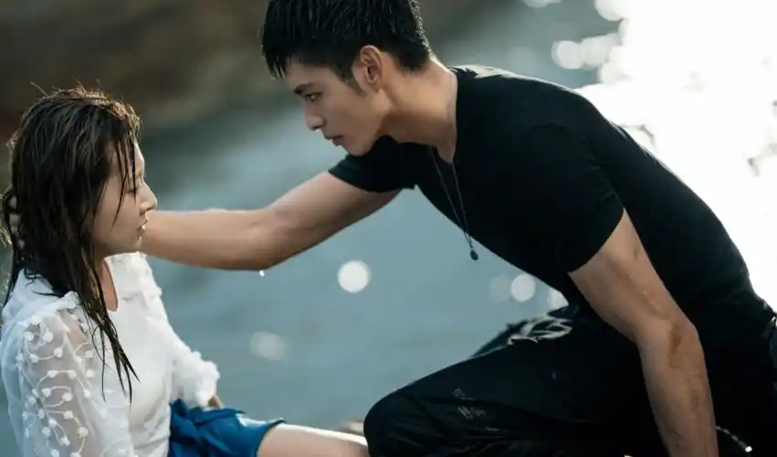 曹佑宁主演小甜剧《他在逆光中告白》,"他是谁"和"谁演他"