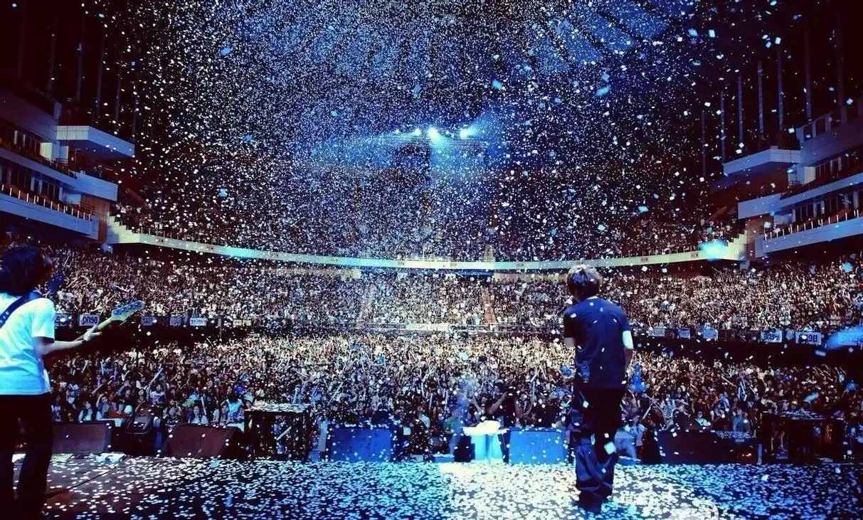 五月天和声士杰女儿二度烫伤送急诊,阿信发飙直接怒吼:滚!