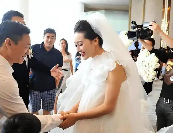 这个男演员一生事业毁在两个女人手里妻子只有脸是真的