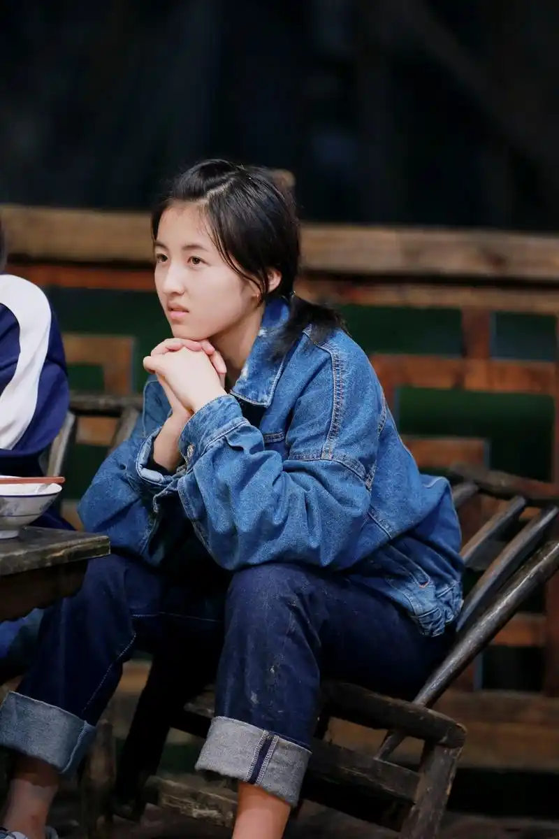 张子枫《向往3》尝劳作之乐 邻家感十足显满满亲和力