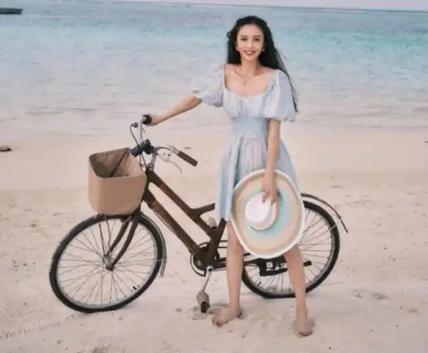 近段时间佟丽娅的颜值也是忽高忽低,在高清滤镜下佟丽娅的皮肤光滑