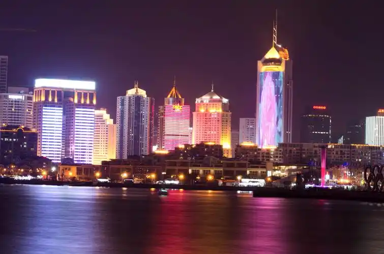 青岛夜晚的情人坝