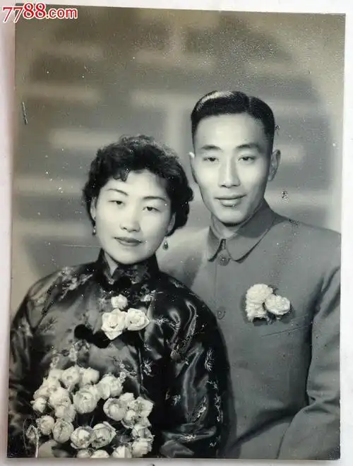 少见的1960年代穿便装的结婚照