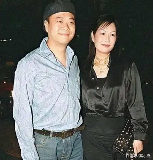 主动,经常约欧阳震华见面,两人慢慢从20人的聚会变成了2个人的聚会