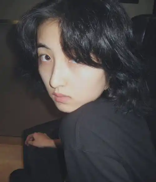 张子枫新发型少女感满满素颜清纯皮肤状态绝佳