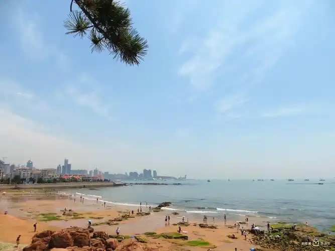 p>第三海水浴场也叫太平角浴场,位于太平角东侧,湛山湾畔,规模虽不大