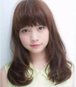 脸长头尖的女生适合什么发型