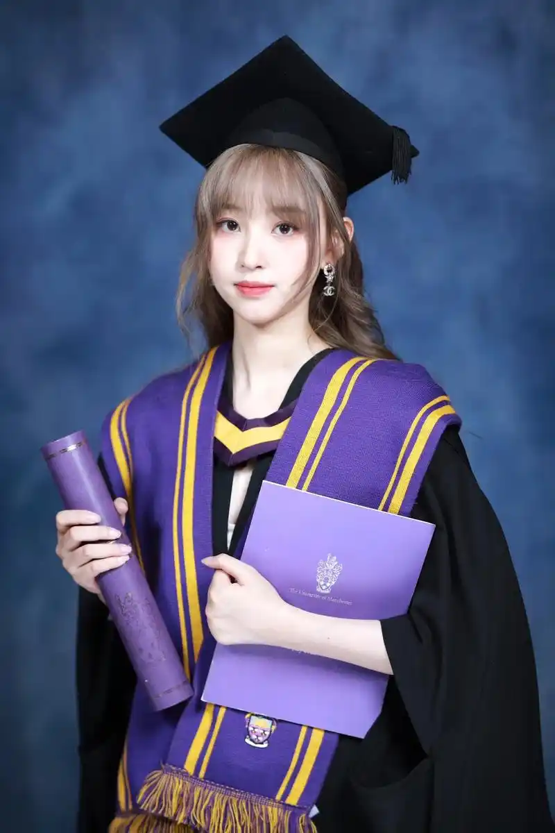 本科96congratsss!#毕业照 #学士服#曼彻斯特大 - 抖音