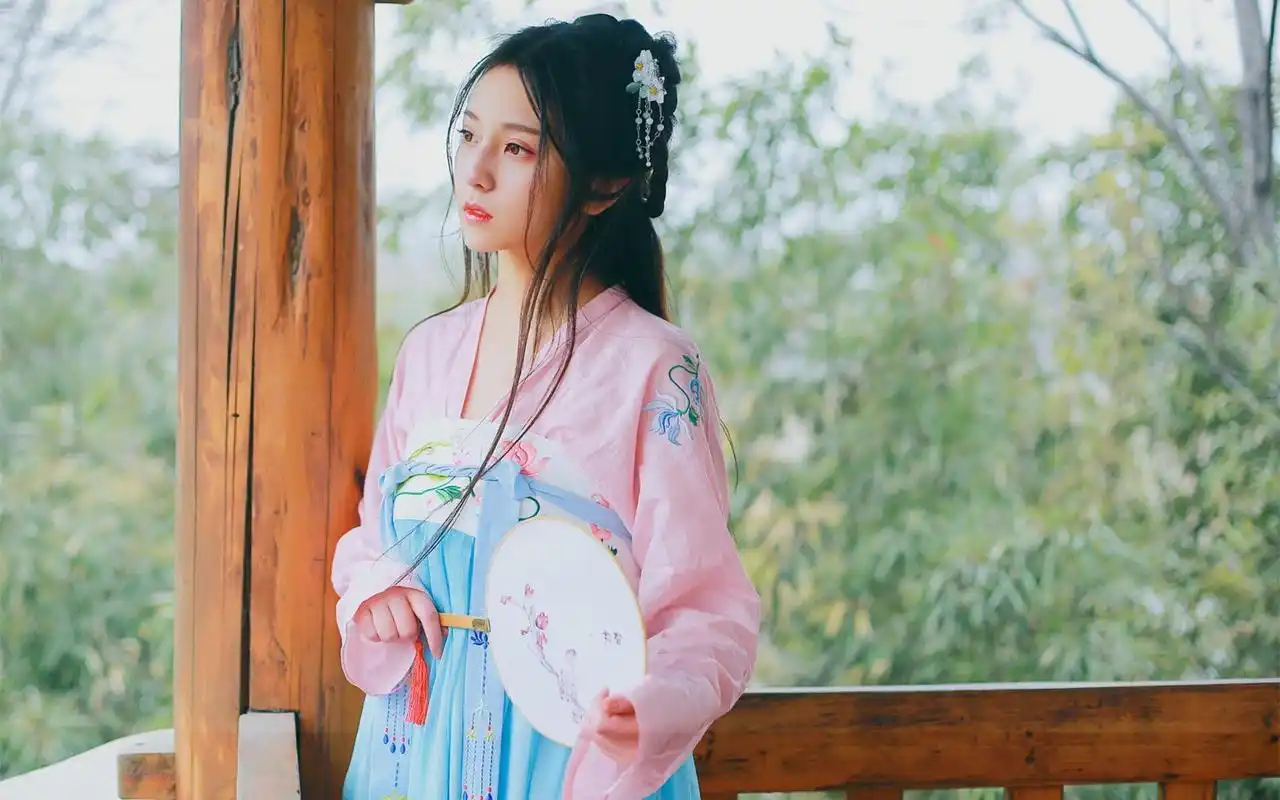 清纯甜美美女古装写真桌面壁纸图片下载