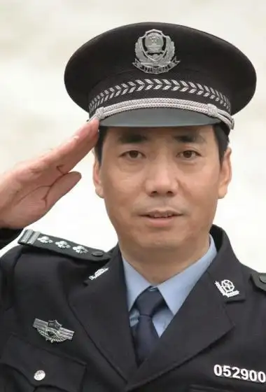 明星图片 大陆 男 范明 > 范明《派出所的故事》剧照图片(2/6)1/6 2/6