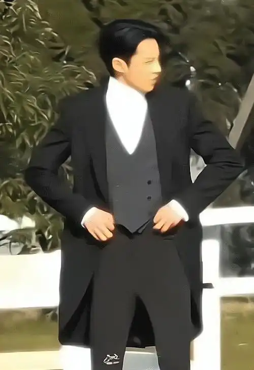 王鹤棣粉丝爬蔡徐坤墙粉丝互撕王鹤棣2cm话题热议