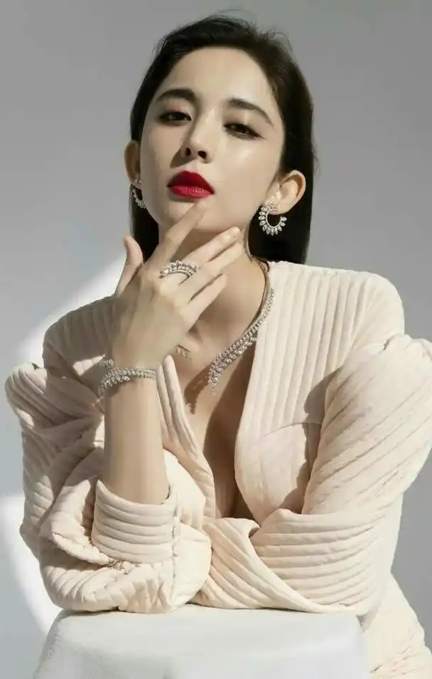 古力娜扎  #明星壁纸 - 抖音