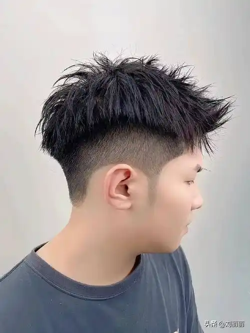 男士造型烫:时尚新潮流的魅力演绎_发型_头发_生活