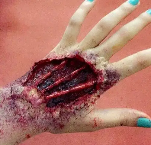 迪拜女生化妆技巧逆天创伤妆逼真恐怖