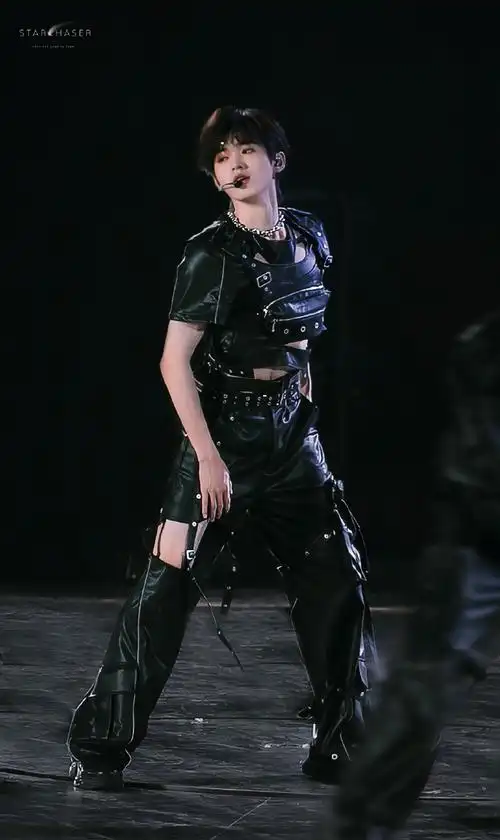 宋亚轩楼间楼演唱会##宋亚轩腹肌