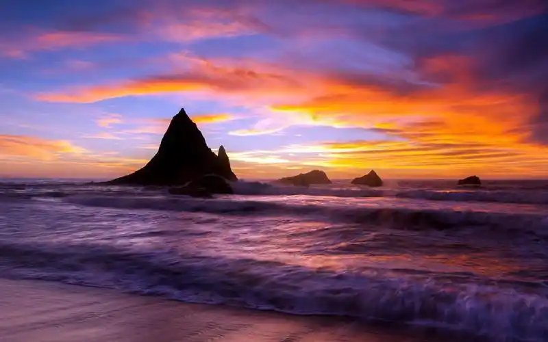 海滩上唯美的晚霞风景高清壁纸