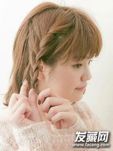 宝蓝色毛线发夹可爱俏皮(3)导读:step4:不断并入下方的头发,编好后用