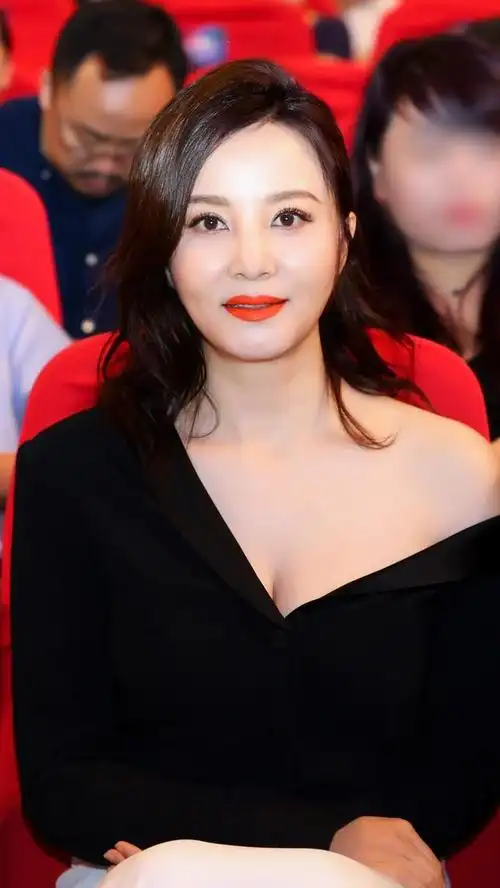 美女明星大陶虹:三料影后,典雅大方!